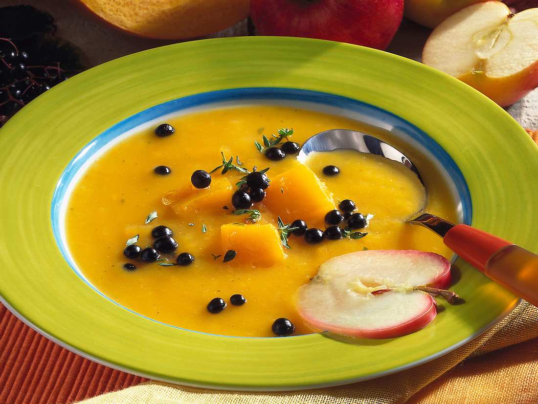 Kürbissuppe mit Apfel: Würzige Rezepte mit den Herbst-Lieblingen ...