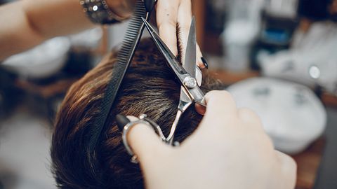 Der klassische Pixie Cut kann androgyn wirken. Wir zeigen feminine Varianten, die soft und weich daherkommen. - Foto: iStock/prostooleh (Themenbild)