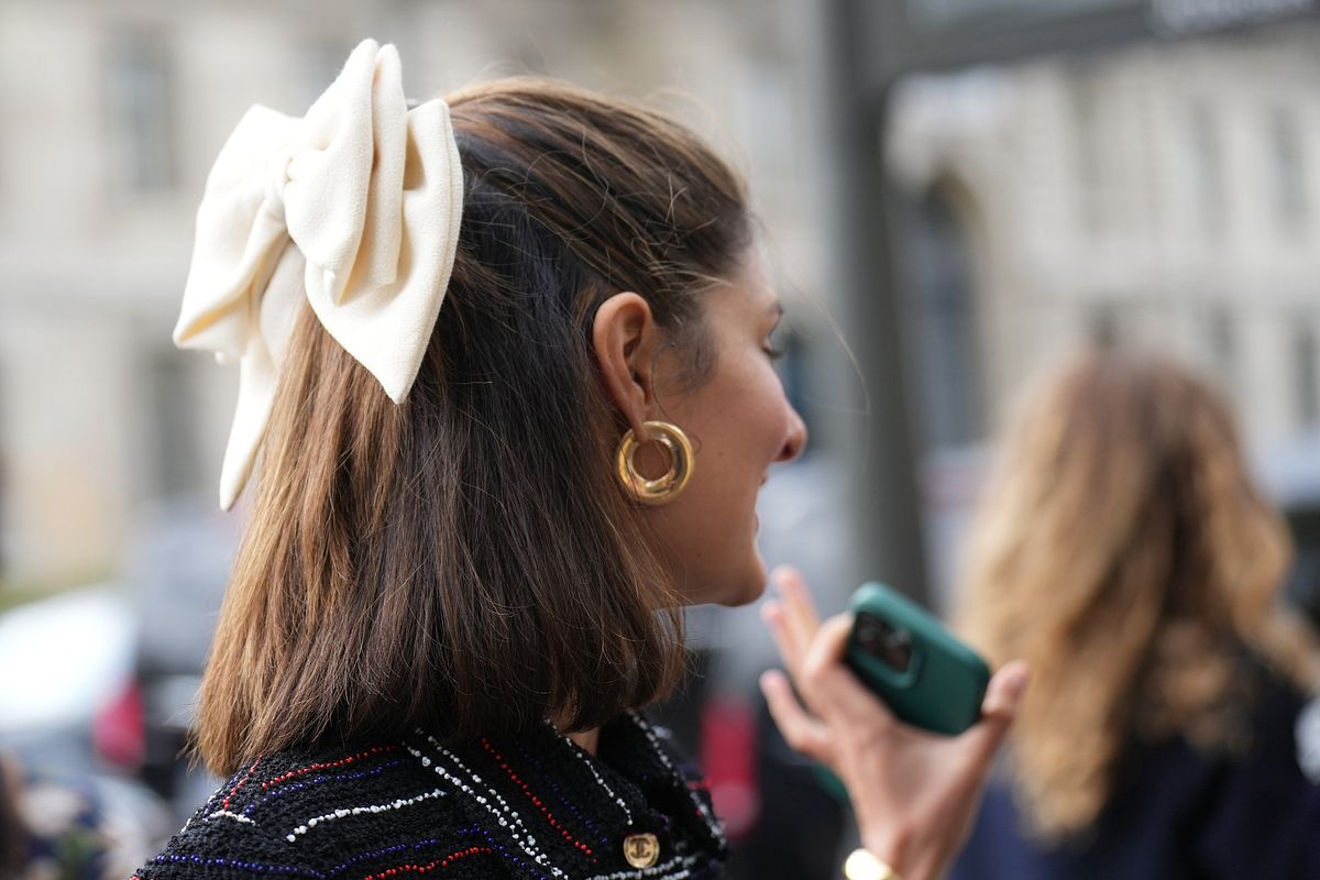 Mittellanges Haar: Festliche Hochsteckfrisuren zum Nachstylen 