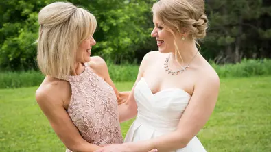 festliche kleider zur hochzeit für brautmutter - Foto: Wunderweib/PR