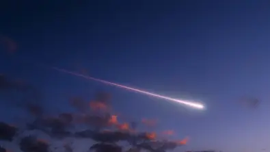 Feuerball am Himmel - Foto: iStock / Nazarii Neshcherenskyi