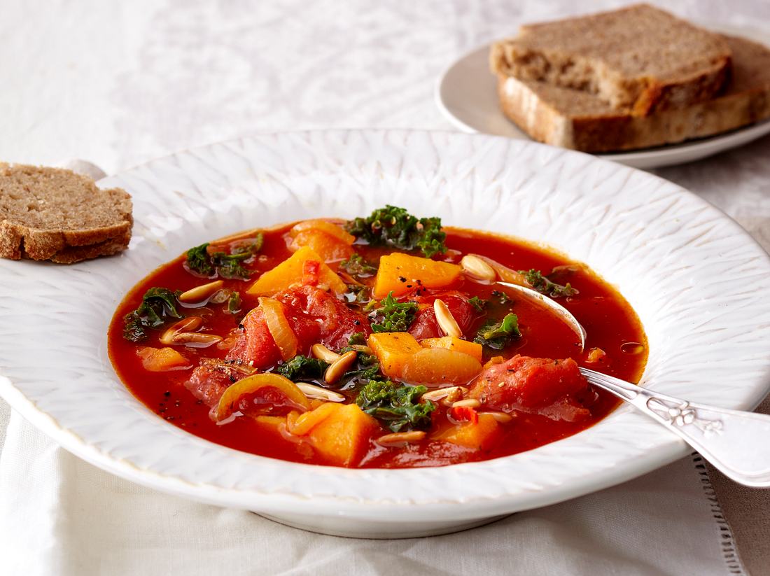 Feuriges Rezept für Grünkohleintopf mit Süßkartoffeln Feuriges Rezept für Grünkohleintopf mit Süßkartoffeln