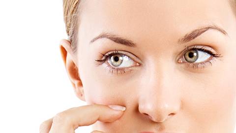 fingelnaegel kauen - Foto: Istock