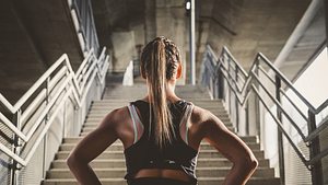 Motivation und gute Vorsätze lassen sich in puncto Fitness nicht immer so leicht durchhalten. Mit unseren Tipps klappt es! - Foto: iStock