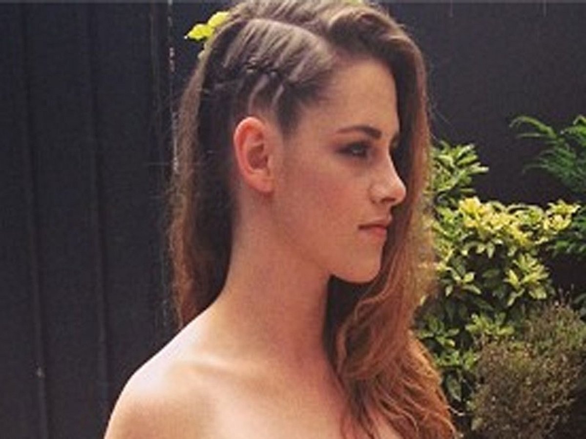 Flechtfrisuren der Stars: Der Seitenzopf von Kristen Stewart flechtfrisuren der stars der seitenzopf von kristen stewart