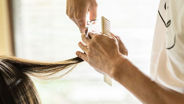 Flicked Bob: Darum ist er der Must-have-Haarschnitt für alle trendbewussten Frauen im Herbst! - Foto: t.maz/Getty Images (Themenbild)