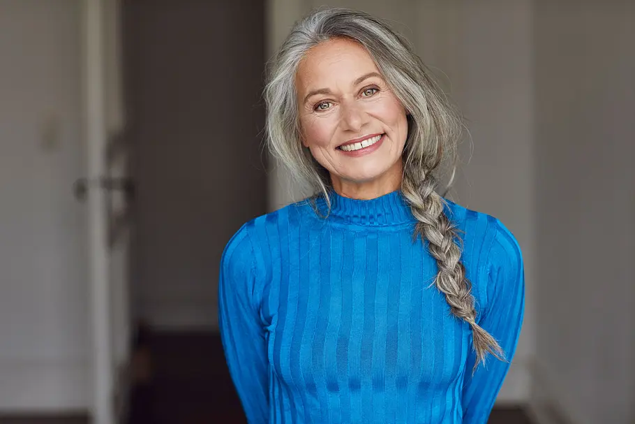 Flotte Frisuren für graue Haare: Highlights