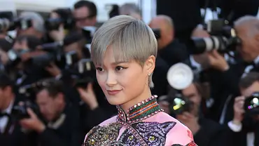 Flotte Frisuren für graue Haare: Langweilig war gestern - Foto: Mike Marsland/WireImage for Netflix Flotte Frisuren für graue Haare: Langweilig war gestern - Foto: Mike Marsland/WireImage for Netflix