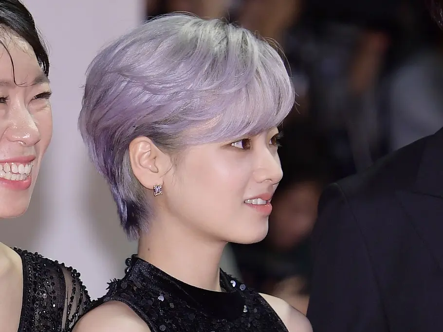 Flotte graue Kurzhaarfrisuren: Klassischer Pixie Cut