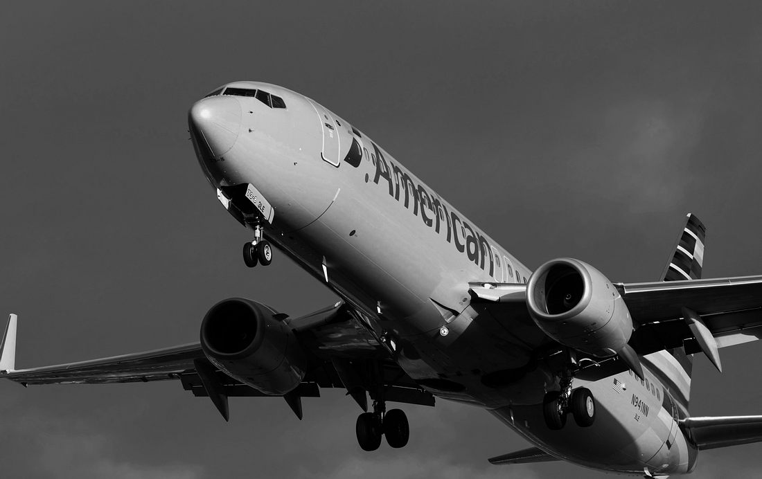 Tür öffnen im Flugzeug: Diese schlechte Idee hatte ein Mann. (Symbolbild) Tür öffnen im Flugzeug: Diese schlechte Idee hatte ein Mann. (Symbolbild)