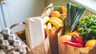 Foodsharing: Lebensmittel retten statt wegwerfen - so wirst du aktiv! - Foto: yulkapopkova/iStock