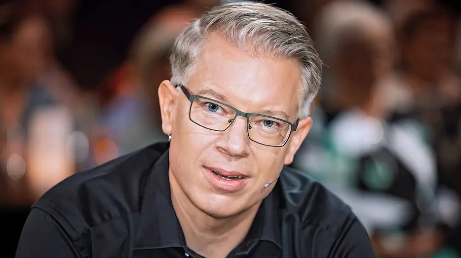 Frank Thelen spricht offen über Millionenverlust Frank Thelen, Investor und ehemaliger „Höhle der Löwen“-Juror, bei einer Veranstaltung