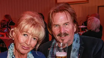 Die Liebe seiner Evy ist das schönste Geschenk für Frank Zander, das war ihm aber nicht immer so...  - Foto: IMAGO / Eventpress