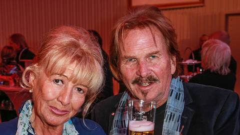 Die Liebe seiner Evy ist das schönste Geschenk für Frank Zander, das war ihm aber nicht immer so...  - Foto: IMAGO / Eventpress