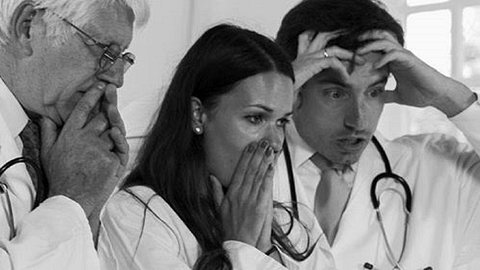 Sich regelmäßig nicht abzuschminken kann richtig gefährlich werden. - Foto: Istock