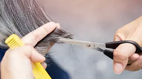 Bob-Frisuren für graues Haar - Foto: iStock/Kunlathida Petchuen Bob-Frisuren für graues Haar - Foto: iStock/Kunlathida Petchuen