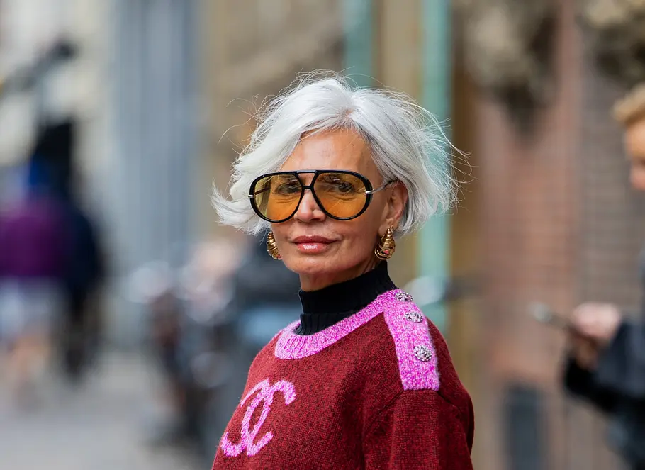 French Bob mit grauem Haar Freche Bob-Frisuren für graues Haar, die im Sommer 2024 besonders im Trend liegen