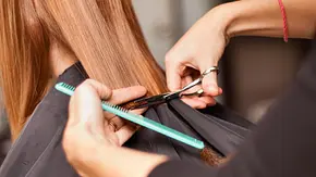 Freche Frisuren für Frauen ab 40 im Trend - Foto: Istock/ArtisticCaptures Freche Frisuren für Frauen ab 40 im Trend - Foto: Istock/ArtisticCaptures