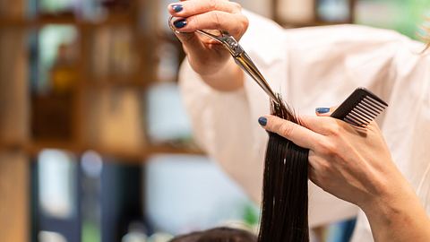 Haare werden geschnitten (Themenbild) - Foto: maroke/iStock