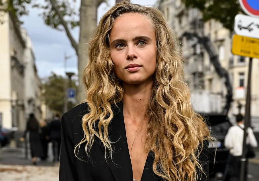 Beach Waves mit langen und vollen Haaren Frisuren für lange, dicke Haare: Die schönsten Haarschnitte und Stylings