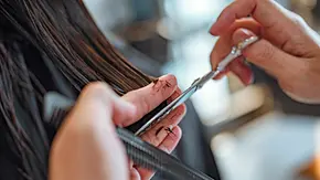 Frisuren für lange, glatte Haare: Die schönsten Stylings und Schnitte Frisuren für lange, glatte Haare: Die schönsten Stylings und Schnitte