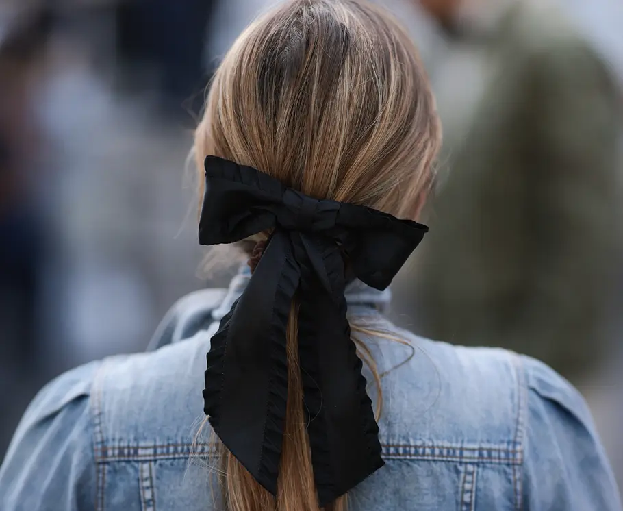 Frisur mit Haarschleife für langes Haar Frisuren für lange, glatte Haare: Die schönsten Stylings und Schnitte