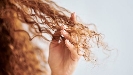 Frisuren für Locken: Die schönsten Haarschnitte für Naturlocken - Foto: Delmaine Donson/Getty Images