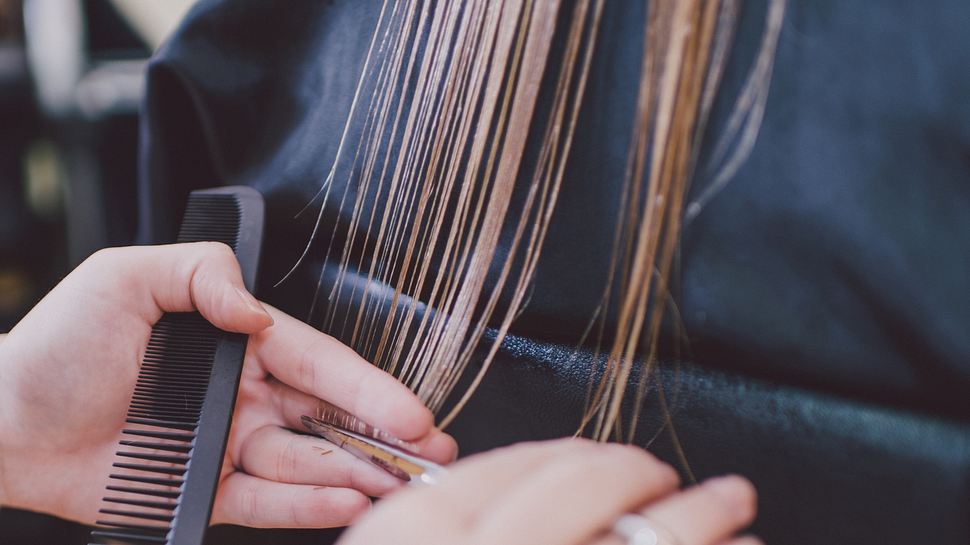 Du hast ein schmales Gesicht? Wir erklären, welche Frisuren zu dir passen. - Foto: Getty Images/Guido Mieth (Themenbild)