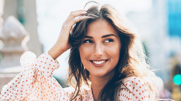 Frisuren mit offenen Haare: 7 traumhafte Styling-Inspirationen für mehr Abwechslung - Foto: filadendron/iStock