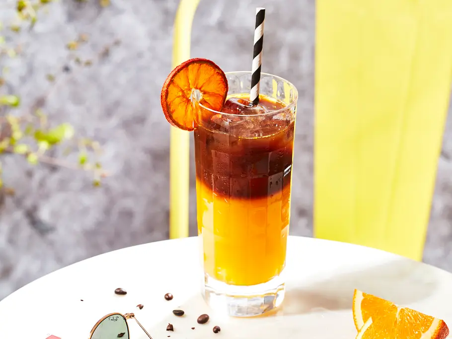 Fruchtig spritziger Bumble Coffee als Mocktail Fruchtig spritziger Bumble Coffee als Mocktail