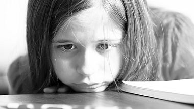 Frustriertes Kind: So helfen Eltern ihren Kindern, mit Frust umzugehen - Foto: iStock