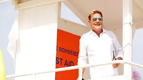 Dieter Bohlen mit Sonnenbrille in einem Rettungsschwimmerhäuschen. - Foto: RTL / Stefan Gregorowius Dieter Bohlen mit Sonnenbrille in einem Rettungsschwimmerhäuschen. - Foto: RTL / Stefan Gregorowius