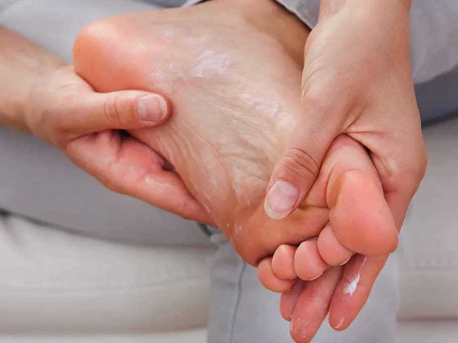 Füße eincremen macht gesund Füße eincremen macht gesund