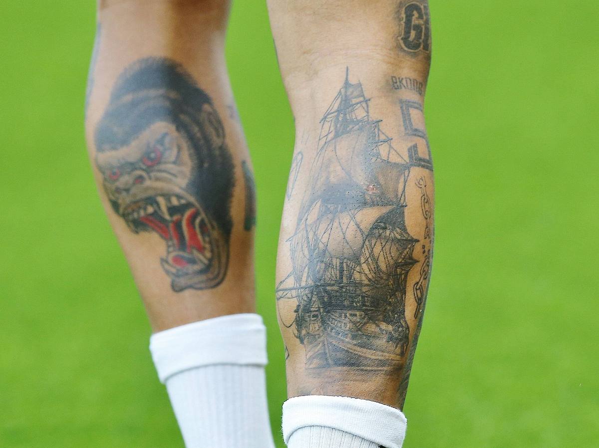Fußballer-Tattoos: William Troost-Ekong mit Schoner und Menschenaffe