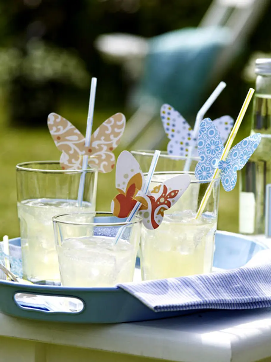 Deko-Tipps für eine rauschende Gartenparty: Schmetterlingsdeko gartenparty deko drinks