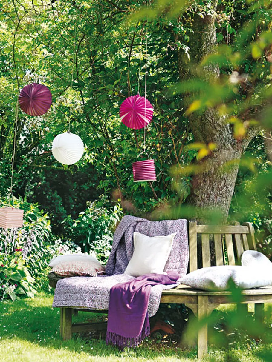 Deko-Tipps für eine rauschende Gartenparty: Spaß im Grünen gartenparty deko lampions