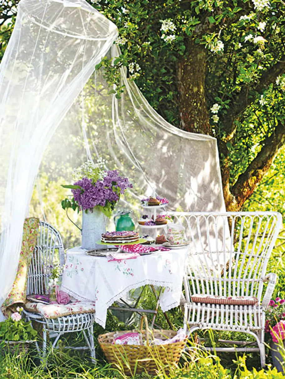 Deko -Tipps für eine rauschende Gartenparty : Traum am Baum gartenparty deko moskitonetz