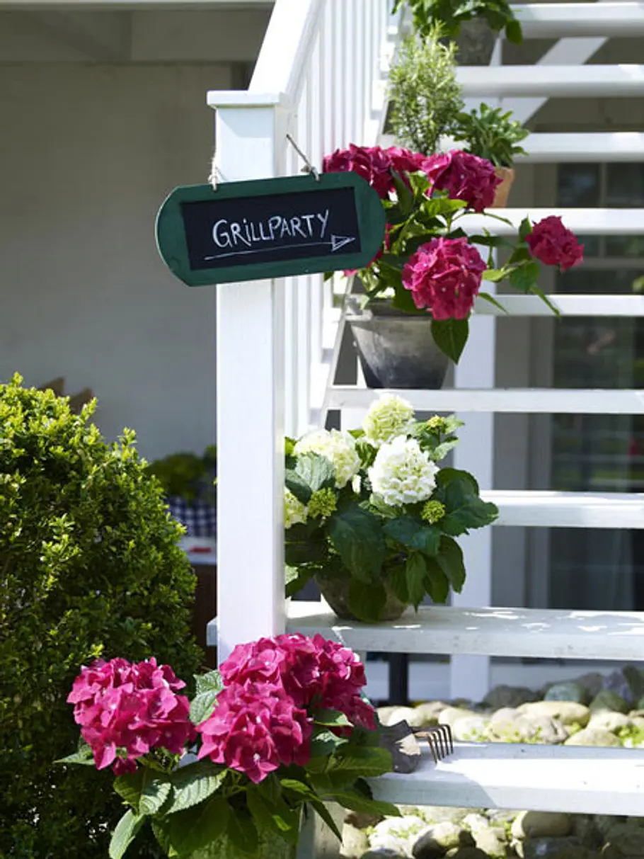 Deko-Tipps für eine rauschende Gartenparty: Grillparty gartenparty deko schild