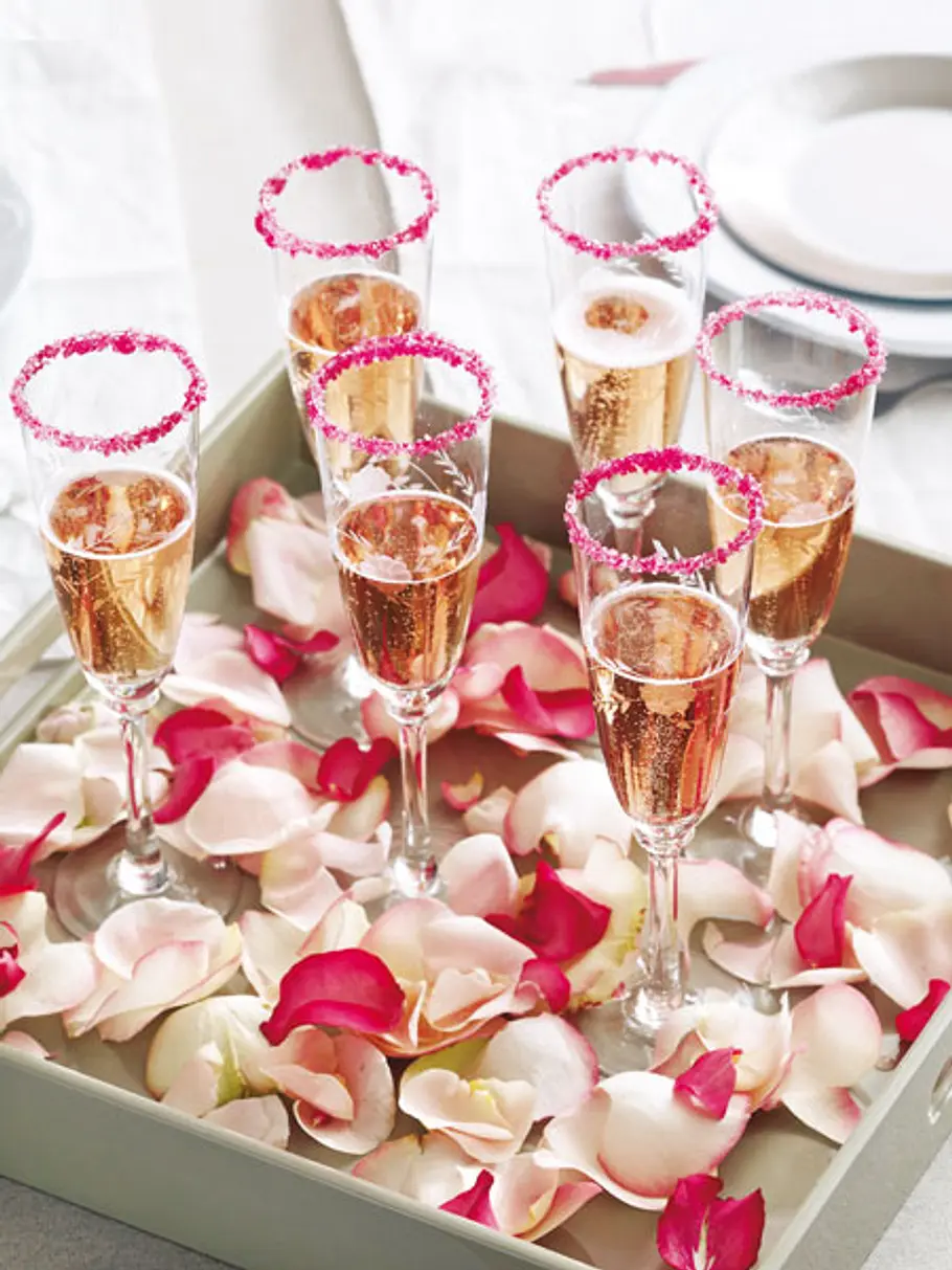 Deko-Tipps für eine rauschende Gartenparty: Stilvoll anstoßen gartenparty deko sekt