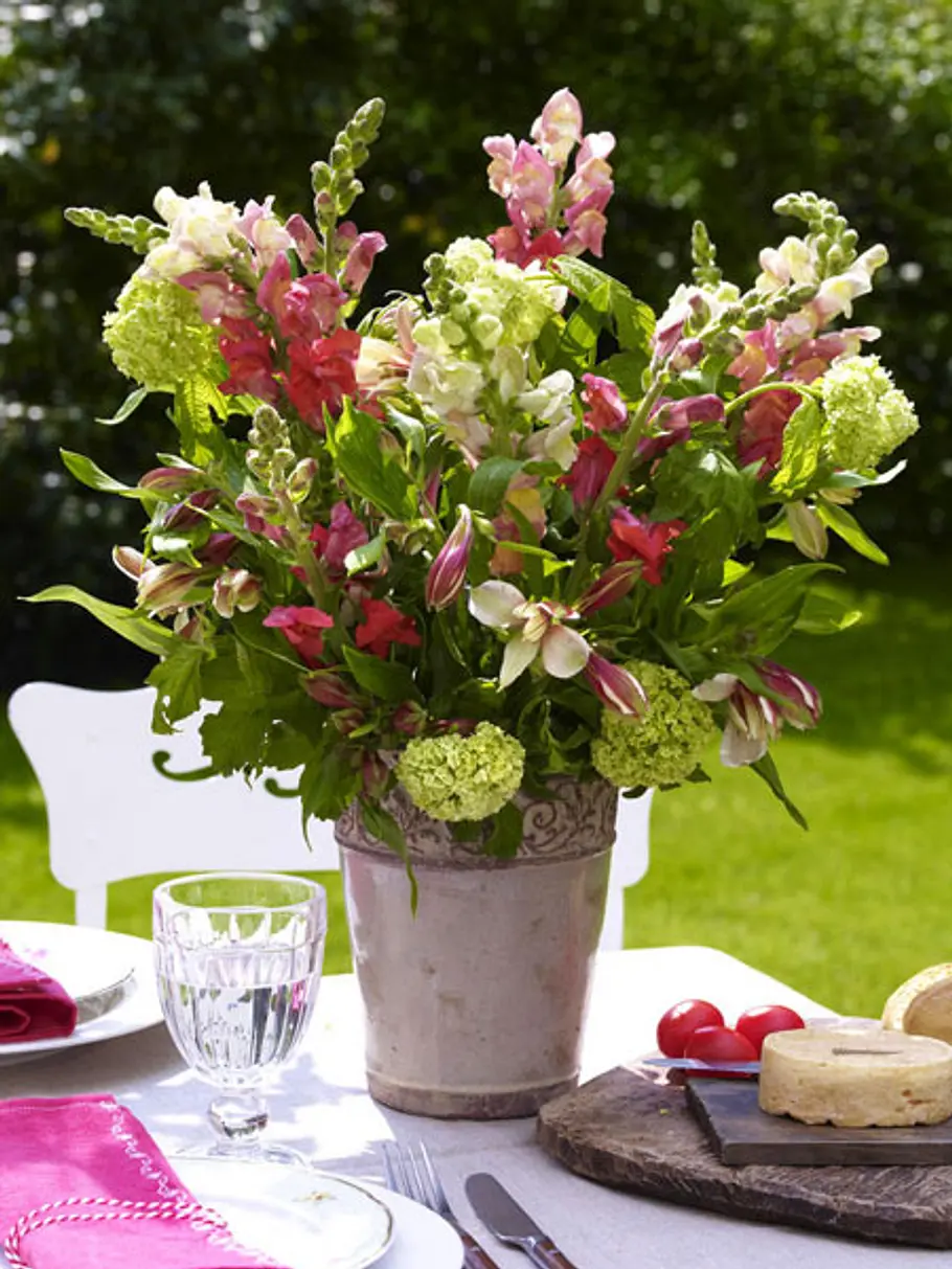 Deko-Tipps für eine rauschende Gartenparty: Gartenzauber gartenparty deko strauss