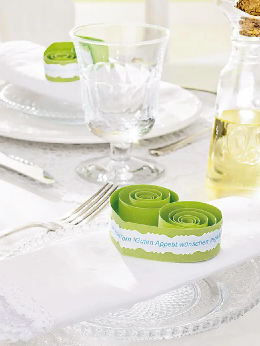 Deko-Tipps für eine rauschende Gartenparty: Herzstück gartenparty deko tischdeko weiss
