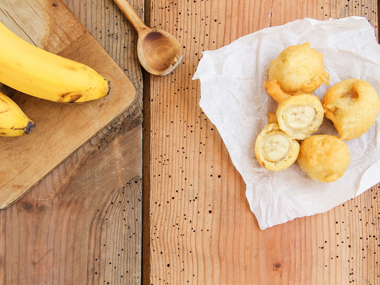 Gebackene Bananenstücke am besten mit etwas Honig beträufeln und warm genießen.