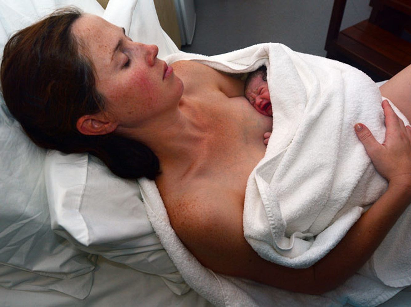 Viele Mütter hegen in der ersten Zeit mit Baby Gedanken, für die sie sich schämen. Viele Mütter hegen in der ersten Zeit mit Baby Gedanken, für die sie sich schämen.