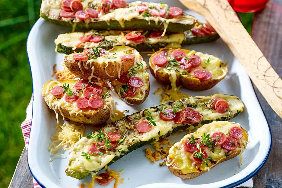 Gefüllte Kartoffel-Pizza-Boote vom Grill Gefüllte Kartoffel-Pizza-Boote vom Grill