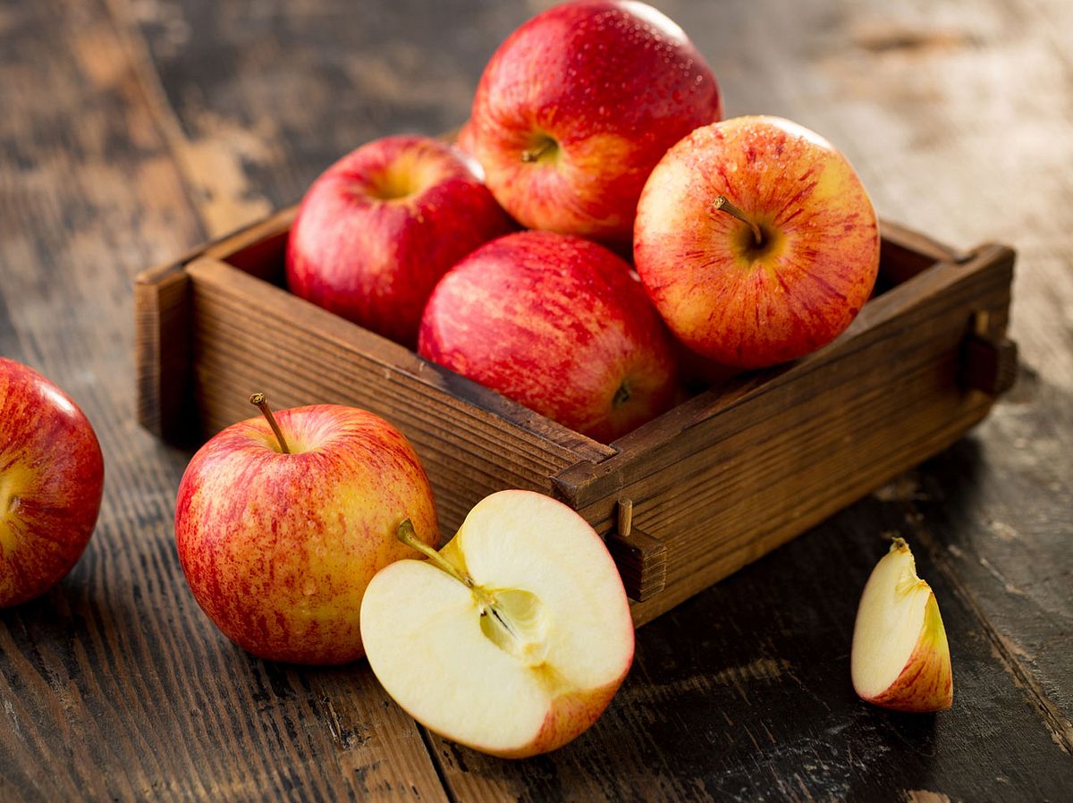 Apfel mit Salz hilft bei Kopfschmerzen