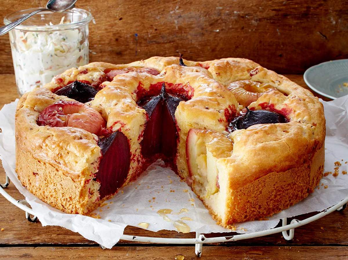 Der Rote-Bete-Kuchen ist ein Gemüsekuchen, der sogar Obst und Gemüse enthält.