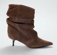 GERAFFTE VELOURSLEDER-STIEFELETTE