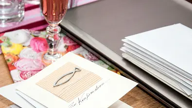 Geschenke zur Konfirmation - Foto: iStock/ NaLha