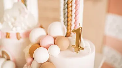 Geschenkidee für 1-Jährige - Foto: iStock/Jecapix
