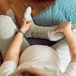 Geschwollene Füße Schwangerschaft - Foto: Getty Images / Emilija Manevska